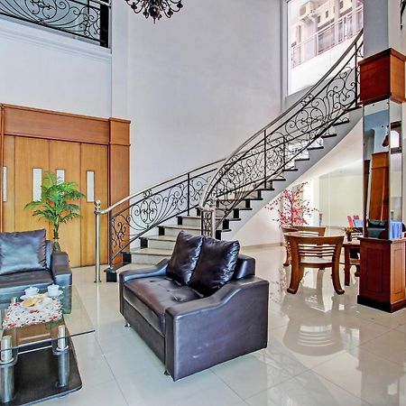 Oyo 93011 Hotel Griya Lestari Pati 2 Bagian luar foto