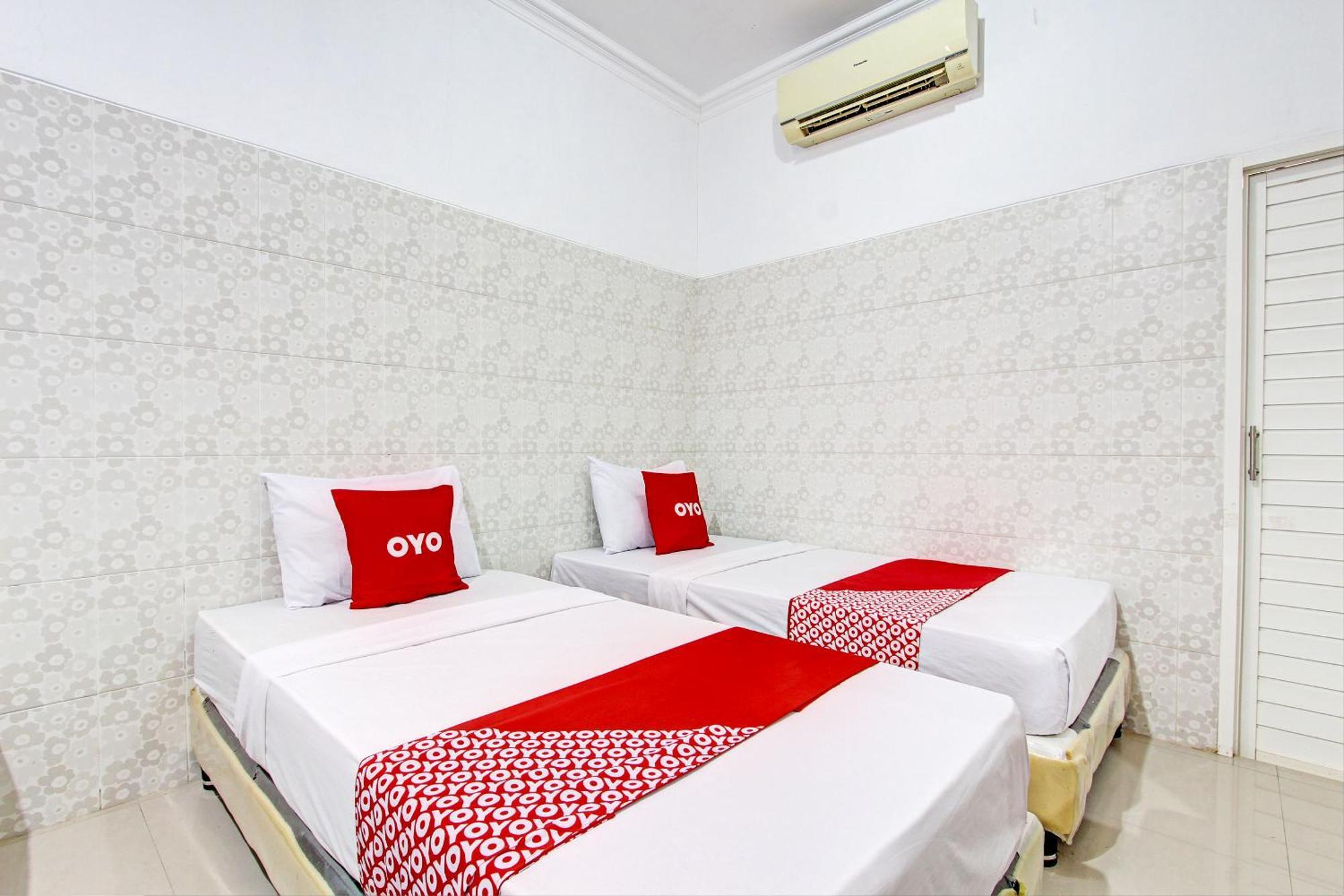 Oyo 93011 Hotel Griya Lestari Pati 2 Bagian luar foto