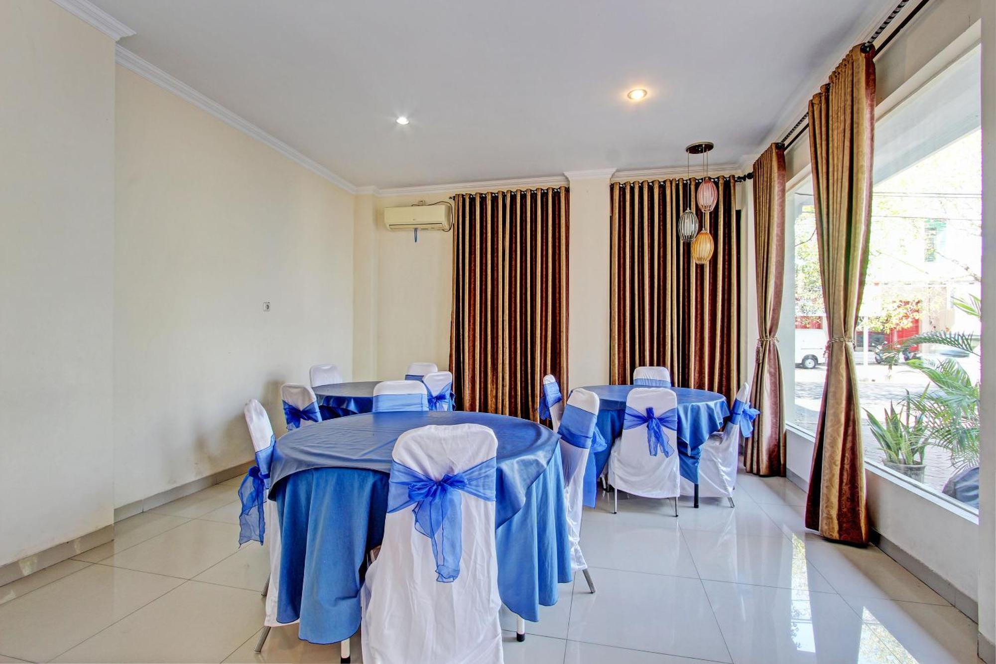 Oyo 93011 Hotel Griya Lestari Pati 2 Bagian luar foto