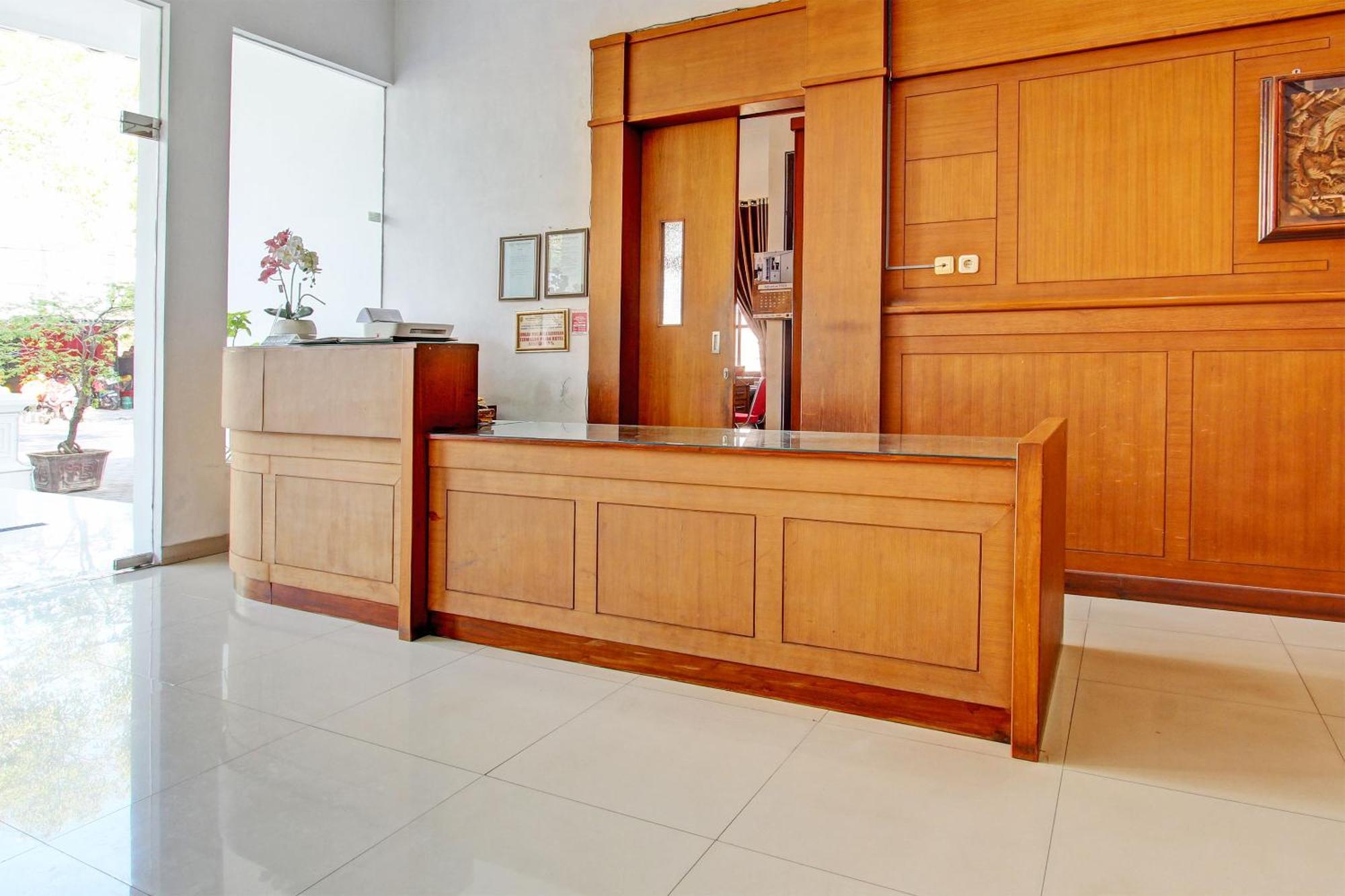 Oyo 93011 Hotel Griya Lestari Pati 2 Bagian luar foto