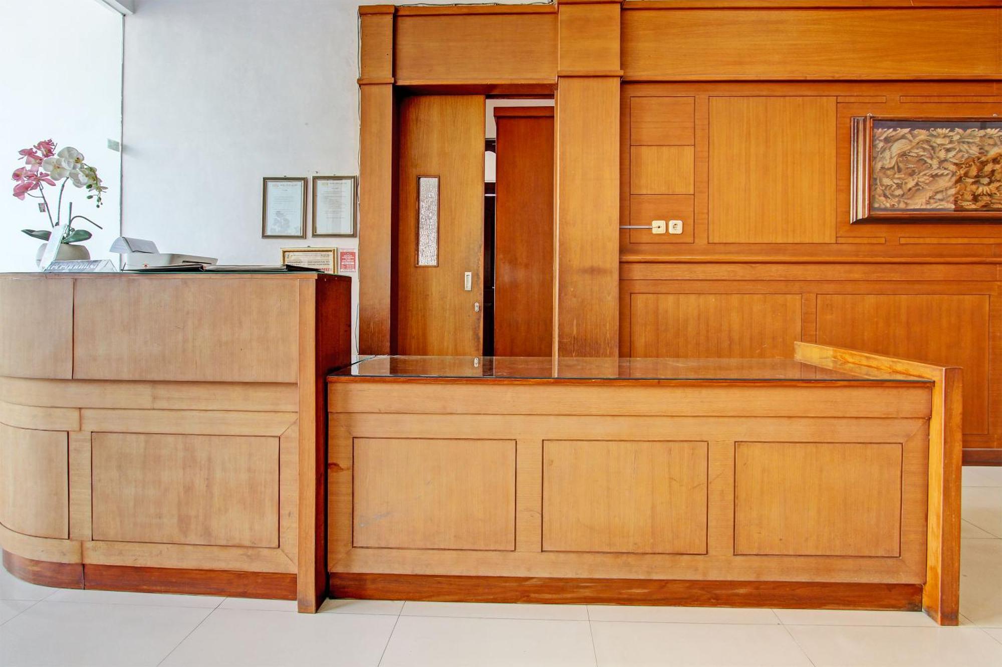 Oyo 93011 Hotel Griya Lestari Pati 2 Bagian luar foto