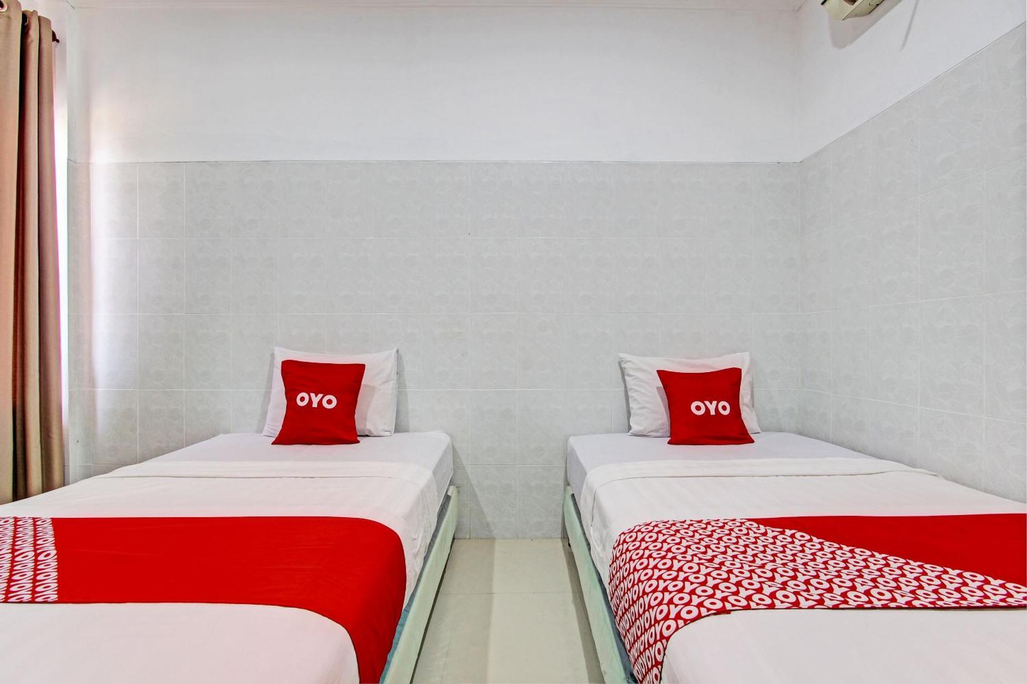 Oyo 93011 Hotel Griya Lestari Pati 2 Bagian luar foto