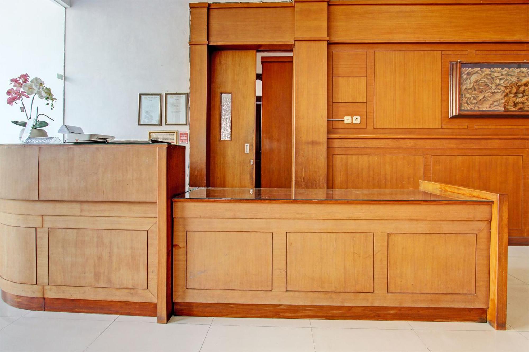 Oyo 93011 Hotel Griya Lestari Pati 2 Bagian luar foto