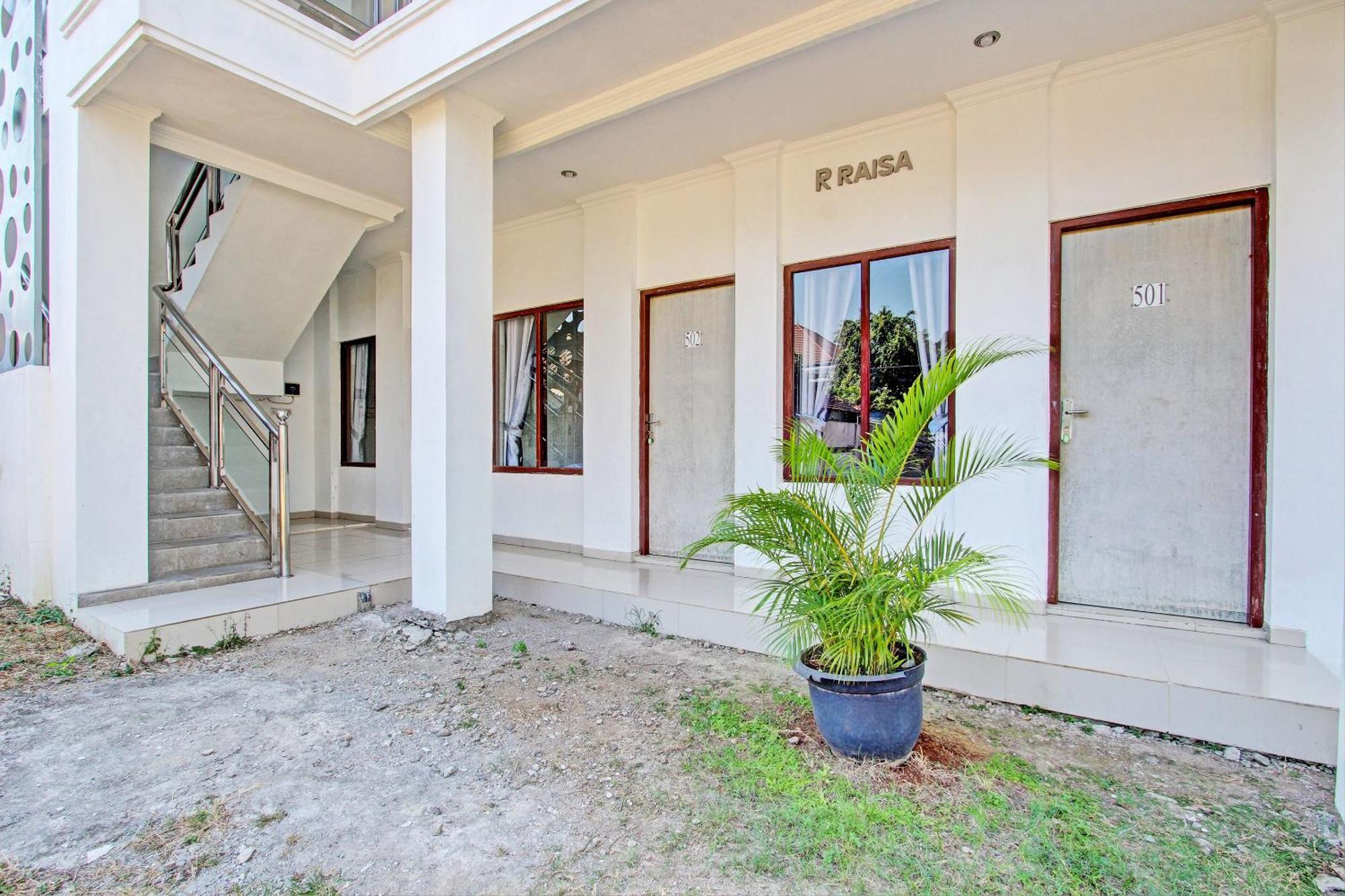 Oyo 93011 Hotel Griya Lestari Pati 2 Bagian luar foto