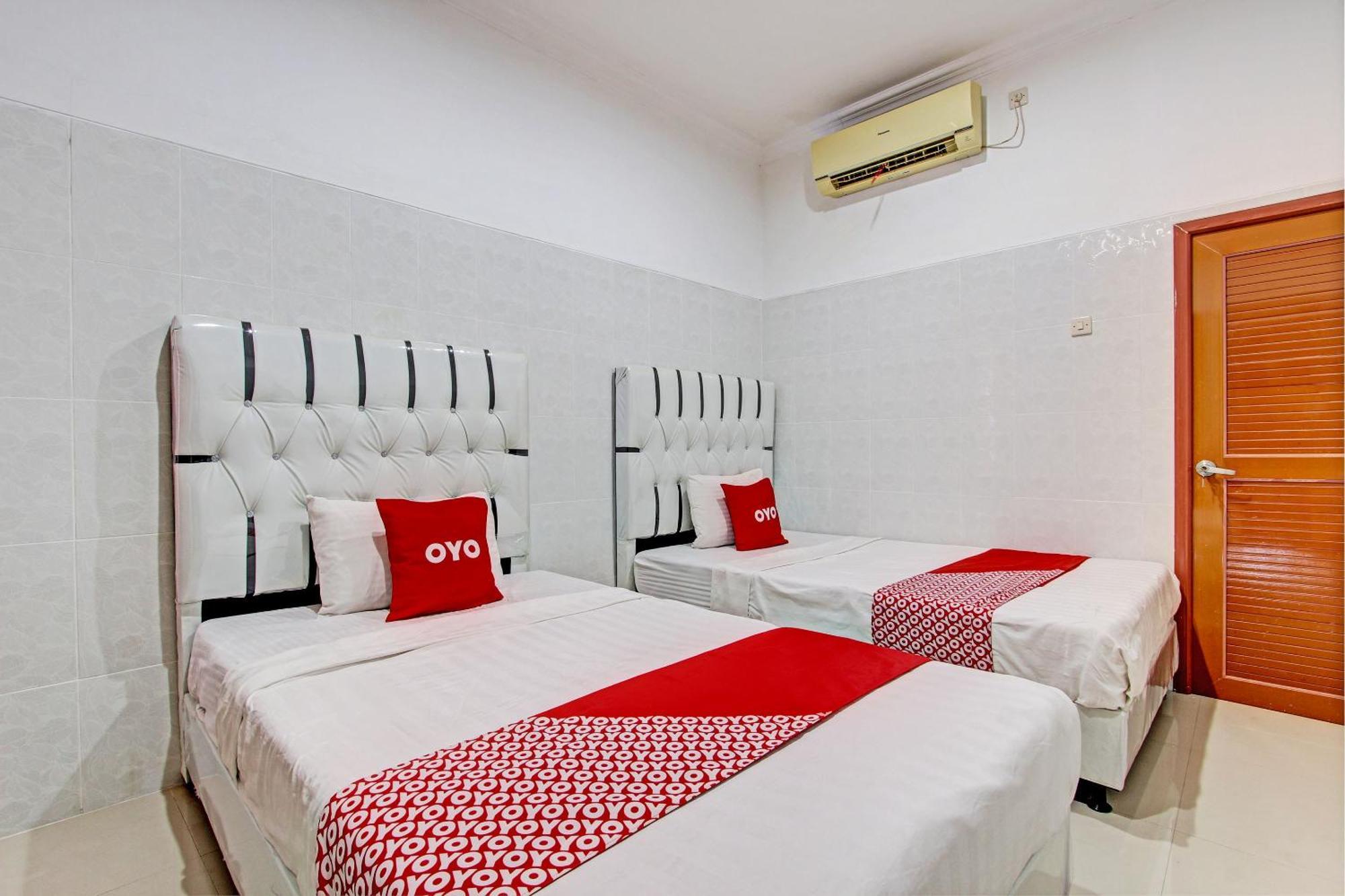 Oyo 93011 Hotel Griya Lestari Pati 2 Bagian luar foto